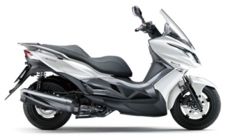 Kawasaki J300 uitlaat 1.jpg